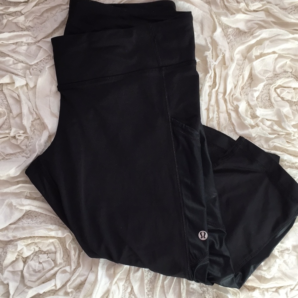 Black Lululemon capris size 10